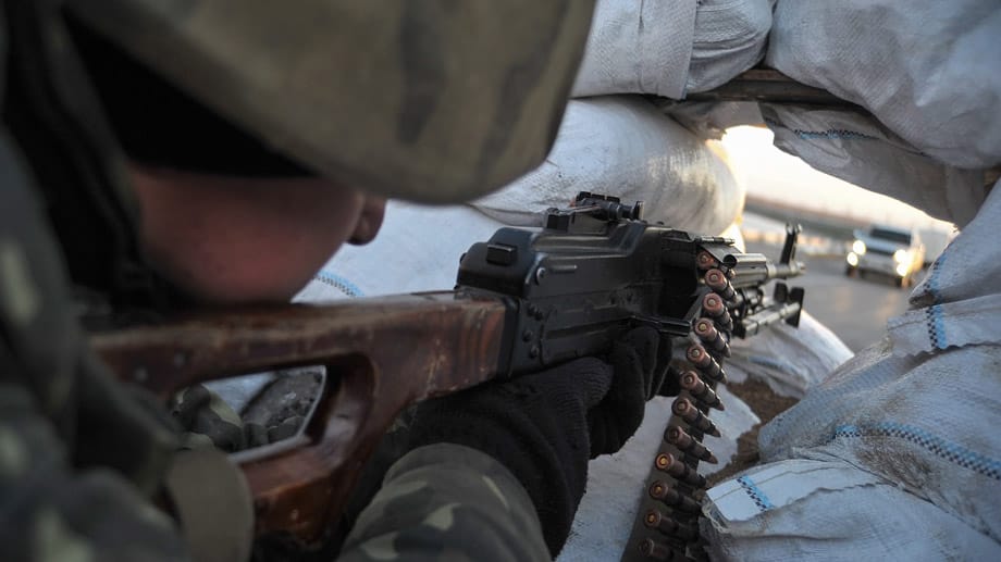 Ein ukrainischer Wachposten an einem Grenzübergang zur Krim.