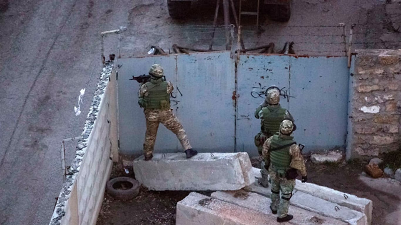In Simferopol hat sich ein Zwischenfall mit prorussischen Soldaten ereignet, die seit Längerem massiv präsent sind