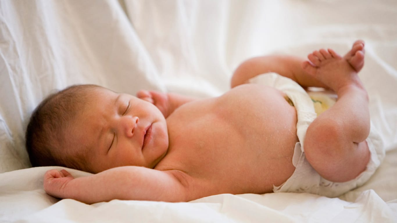 Schlafen in Rückenlage - so kann das Babys schaden.