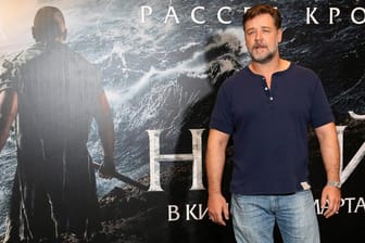 Russell Crowe mag in seinem neuen Film "Noah" im Auftrag Gottes handeln, in der Realität hat er aber seine Probleme mit dem Kirchenoberhaupt, das sich nicht auf ein Treffen einlassen will.