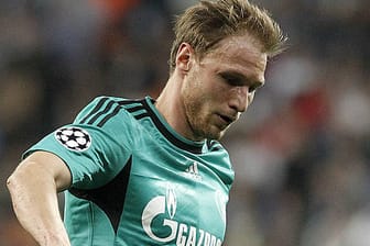 Schalke-Kapitän Benedikt Höwedes muss bis Mai eine Zwangspause einlegen.