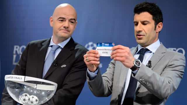 Champions-League-Auslosung: Luis Figo (r.) zog die Paarungen für Viertelfinale.