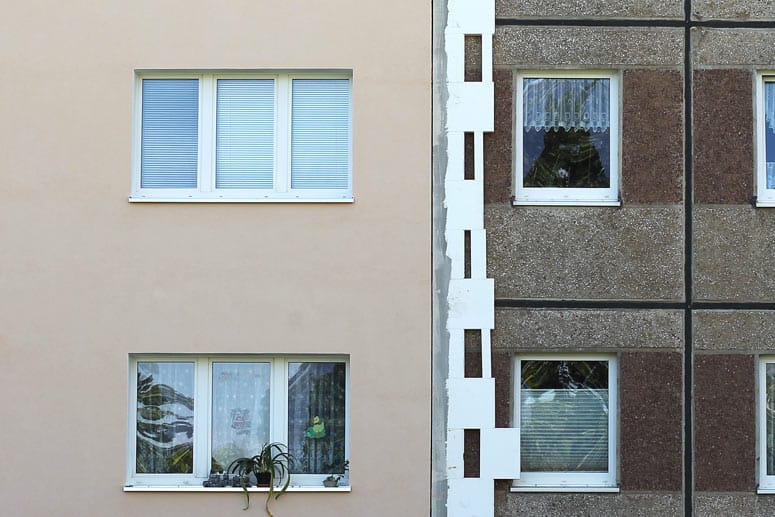 Eine bessere Dämmung senkt die Heizkosten. Trotzdem kann die Miete am Ende kräftig steigen, weil der Vermieter die Sanierungskosten umlegen darf