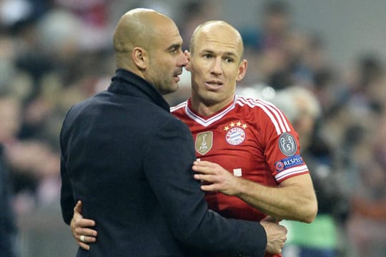Bayerns Partygedanken: Pep Guardiola (li.) will keine Bierdusche und Arjen Robben will sich auf Manchester konzentrieren.