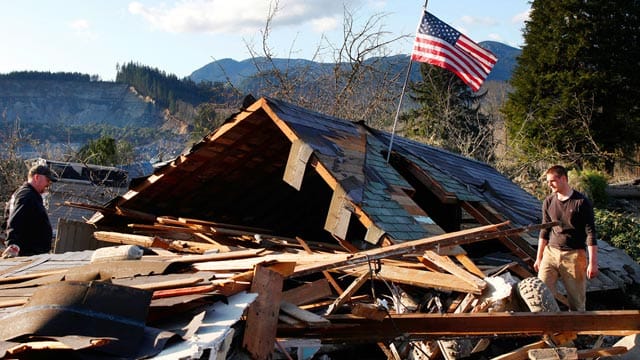 Nach einer riesigen Schlammlawine nördlich von Seattle werden über 170 Menschen vermisst. Nach einer riesigen Schlammlawine nördlich von Seattle werden über 170 Menschen vermisst.