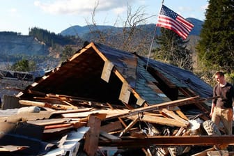 Nach einer riesigen Schlammlawine nördlich von Seattle werden über 170 Menschen vermisst.