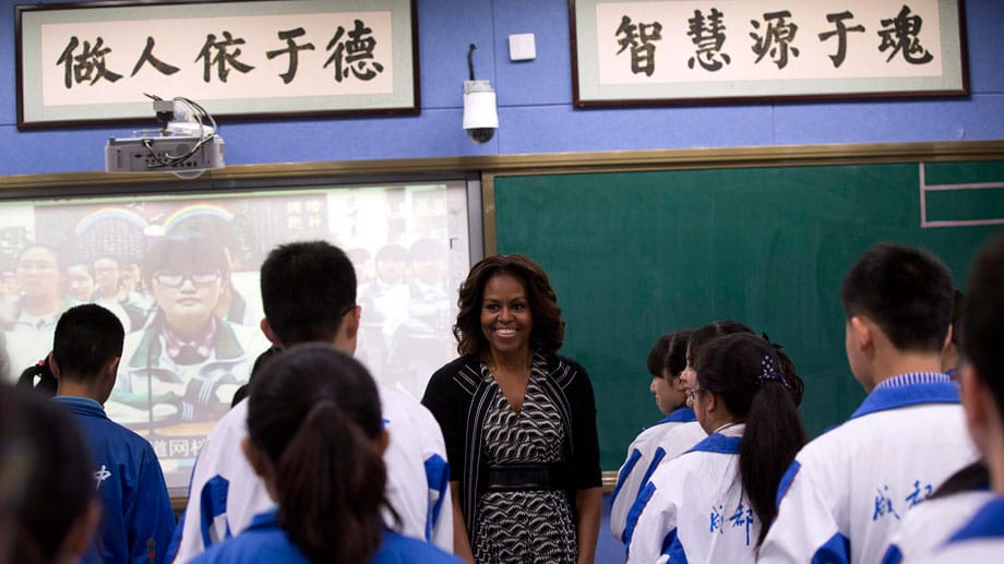 Hoher Besuch für die Englisch-Klasse der Chengdu Nr. 7 High School: Die First Lady spricht mit den Studenten in Chengdu in der südwestlichen Provinz von Sichuan.