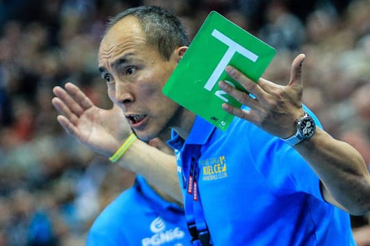 Talant Duschebajew beim Spiel gegen die Rhein-Neckar Löwen.