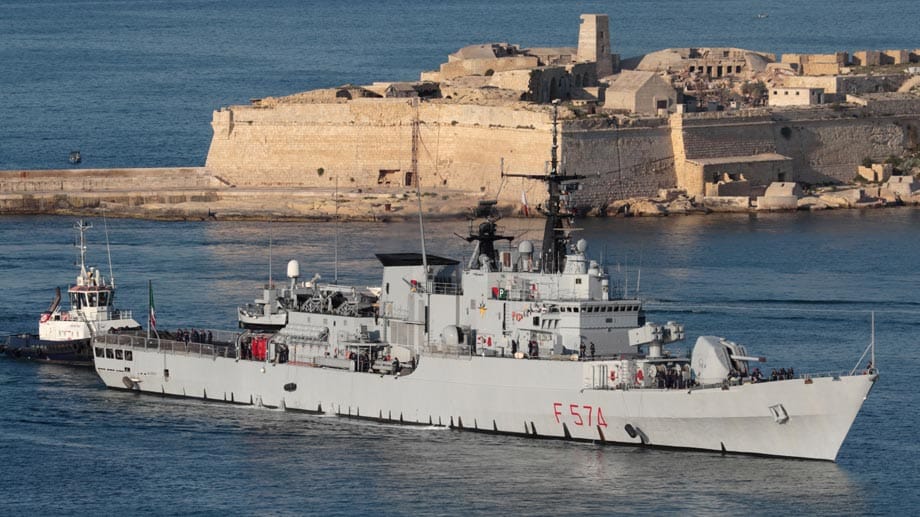 Marine feuerte von Fregatte "Aliseo" auf Flüchtlingsschiff Marine feuerte von Fregatte "Aliseo" auf Flüchtlingsschiff