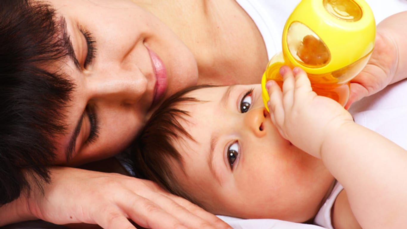 Babytee kann hilfreich sein, wenn Ihr Kind unter Bauchschmerzen leidet