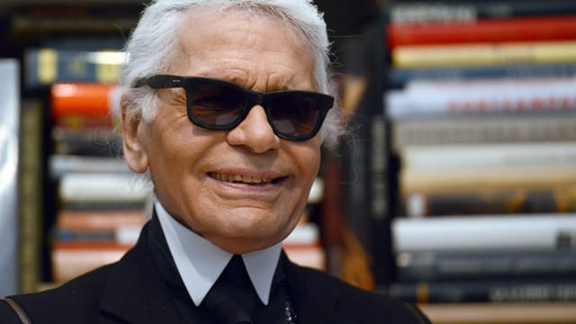 Karl Lagerfeld trägt seit 1967 immer eine Brille, wenn er das Haus verlässt.