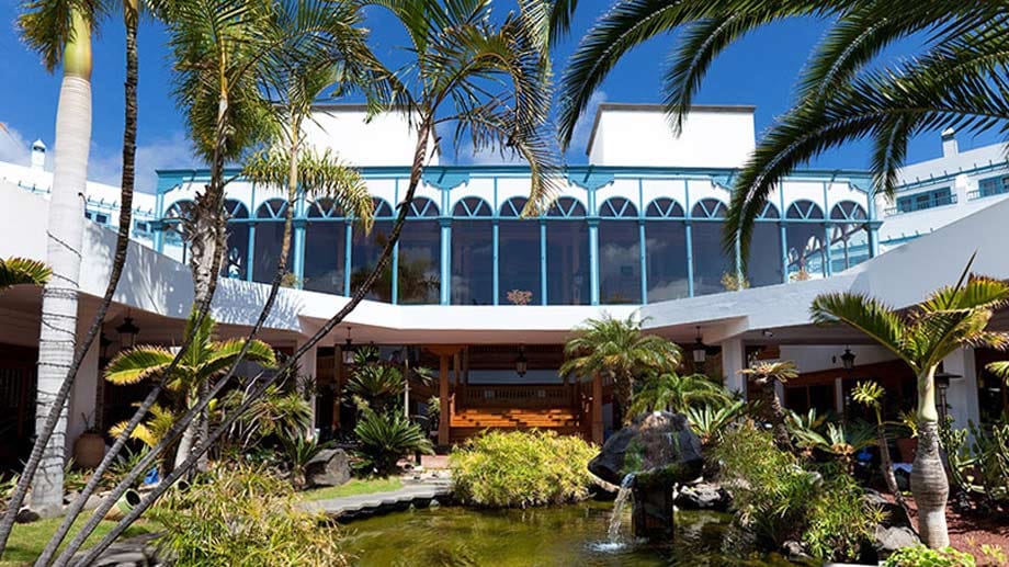 In einer malerische Lagune eingebettet, ist das "Seaside Hotel Los Jameos Playa" der perfekte Ort zum Relaxen.