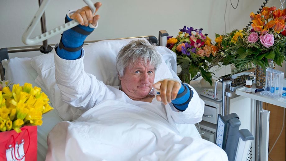 Jürgen Becker meldet sich in der aktuellen Ausgabe der "Mitternachtsspitzen" aus dem Hamburger Krankenhaus. Jürgen Becker meldet sich in der aktuellen Ausgabe der "Mitternachtsspitzen" aus dem Hamburger Krankenhaus.