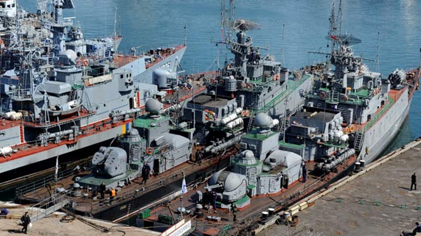 Etliche russische Kriegsschiffe liegen bereits im Hafen von Sewastopol auf der Krim