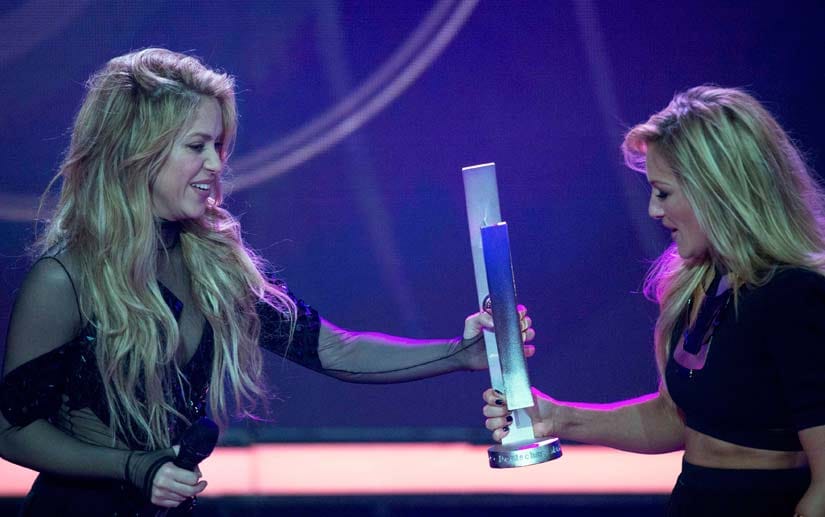 Fischer erhielt selbst zwei Echos. Einer, der für das Album des Jahres, wurde ihr von Shakira überreicht.