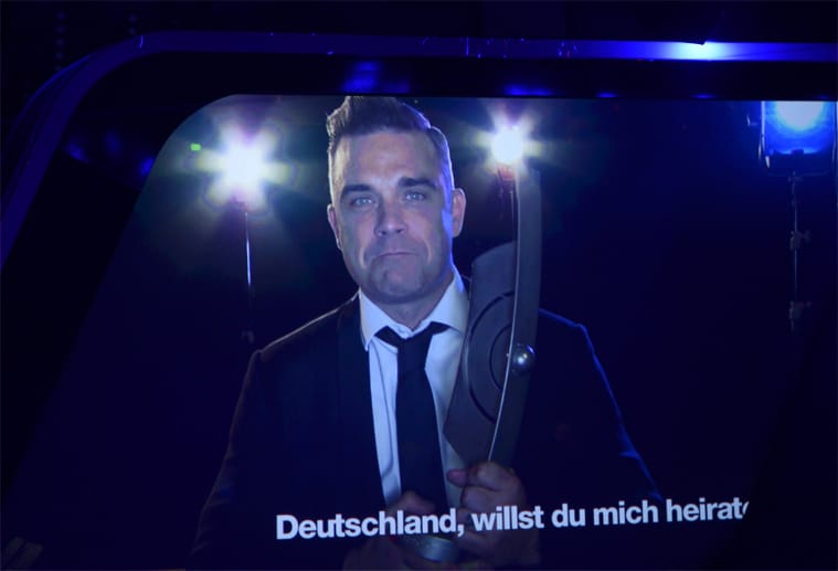 Robbie Williams wurde als Künstler Rock/Pop International ausgezeichnet und bedankte sich per Videobotschaft. Seine Freude darüber brachte er mit der Frage: "Deutschland, willst du mich heiraten?" zum Ausdruck.