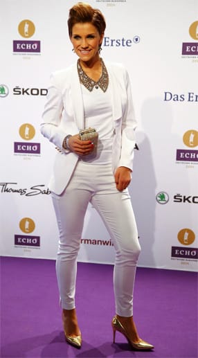 Ganz in weiß kam Anna-Maria Zimmermann... Ganz in weiß kam Anna-Maria Zimmermann...