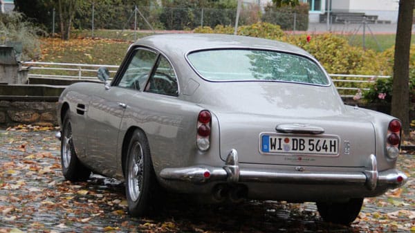 Autoliebhabern hat das Herz geblutet, als der Aston Martin DB5, das Bond-Auto schlechthin, im letzten 007-Film "Skyfall" gegen Ende in die Luft gejagt wurde. Die Rolle könnte nun der neue Speedback übernehmen.