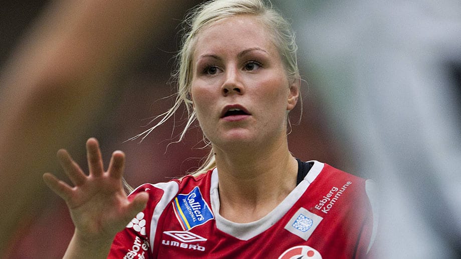Das dänische Team Esbjerg kann sich wirklich sehen lassen. Schon die dritte Dame des dänischen Erstligisten ist hier dabei. Es ist die dänische Spielmacherin Lotte Grigel.