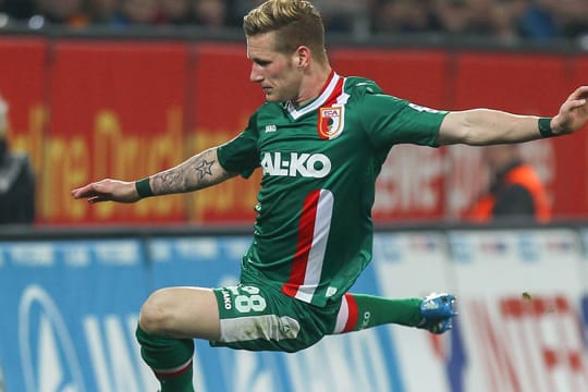 Augsburgs André Hahn im März 2014 beim Ligaspiel gegen den FC Schalke.