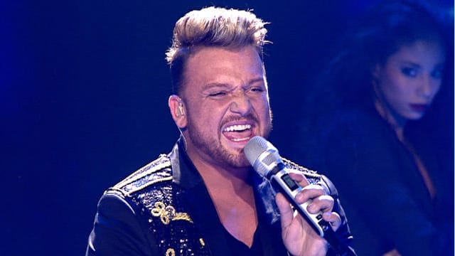 Ex-DSDS-Kandidat Menowin rockte bei seinem Gast-Auftritt die erste Live-Ausgabe der Castingshow.