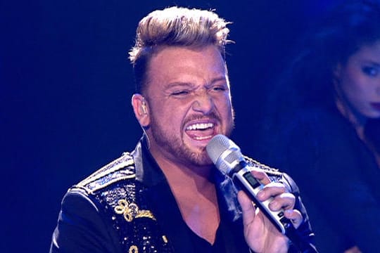 Ex-DSDS-Kandidat Menowin rockte bei seinem Gast-Auftritt die erste Live-Ausgabe der Castingshow.