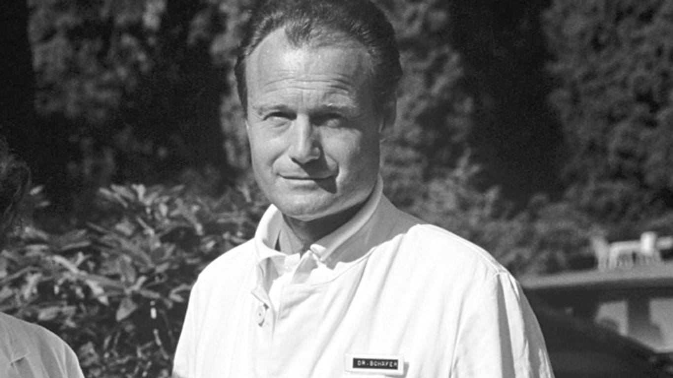 Karl Walter Diess ist tot. Der Schauspieler spielte den beliebten Oberarzt Dr. Schäfer in der "Schwarzwaldklinik".