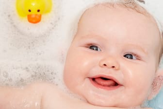 So wird das Baby-Bad zum Spaß