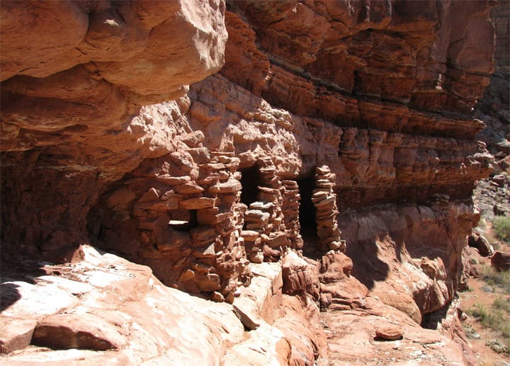 Spuren im Fels: Die Pueblo Indianer, die vor 800 bis 1000 Jahren im Cataract Canyon lebten, haben zahlreiche Bauwerke hinterlassen.