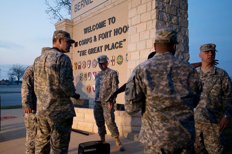 Soldaten am Eingang von Fort Hood in Texas