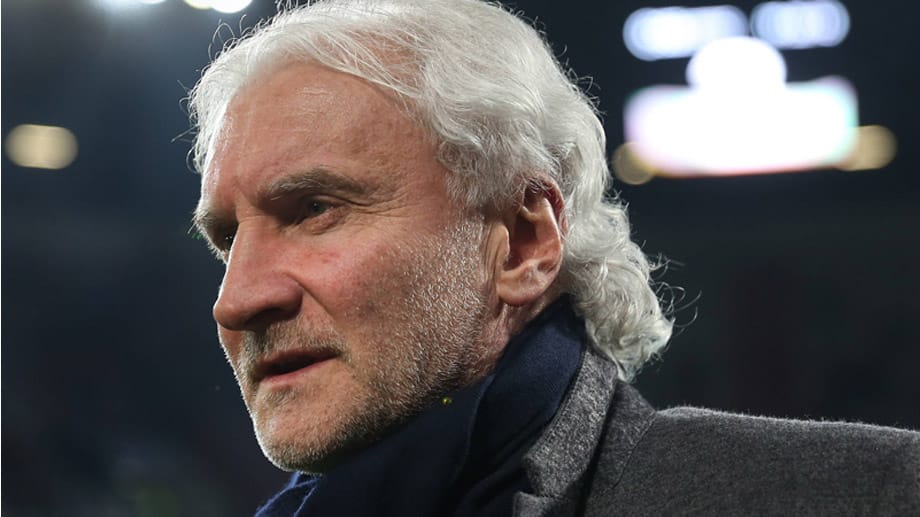Rudi Völler kocht nach der Niederlage in Hamburg noch immer vor Wut. Rudi Völler kocht nach der Niederlage in Hamburg noch immer vor Wut.