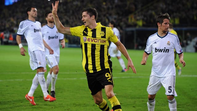 BVB-Stürmer Robert Lewandowski dreht nach seinem vierten Treffer beim 4:1 gegen Real Madrid im April 2013 an. BVB-Stürmer Robert Lewandowski dreht nach seinem vierten Treffer beim 4:1 gegen Real Madrid im April 2013 an.