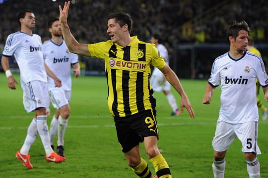 BVB-Stürmer Robert Lewandowski dreht nach seinem vierten Treffer beim 4:1 gegen Real Madrid im April 2013 an.