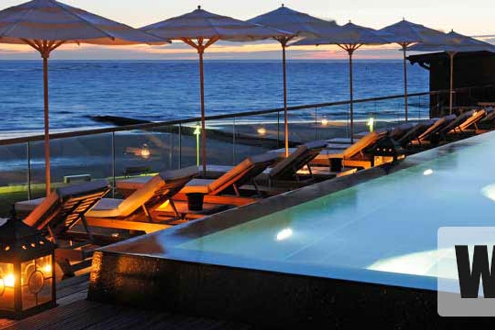 Pool mit Aussicht auf die Nordsee im Hotel "Seesteg"
