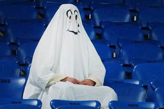Kein gern gesehener Gast: Das Abstiegsgespenst geistert derzeit durch viele Stadien.