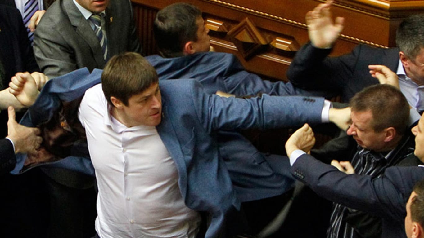 Nichts Ungewöhnliches in der Ukraine: Während einer Parlamentssitzung ist wieder einmal eine Prügelei ausgebrochen.