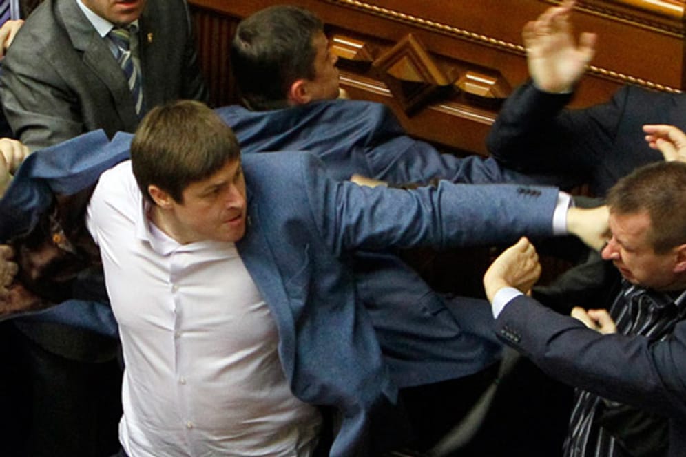 Nichts Ungewöhnliches in der Ukraine: Während einer Parlamentssitzung ist wieder einmal eine Prügelei ausgebrochen.