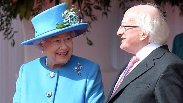 Queen Elizabeth II. und Irlands Präsident Michael Higgins trafen sich auf Schloss Windsor zu einem historischen Staatsbesuch. Queen Elizabeth II. und Irlands Präsident Michael Higgins trafen sich auf Schloss Windsor zu einem historischen Staatsbesuch.
