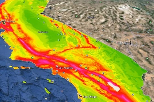 Die Farben zeigen, wie heftig sich der Boden bei einem starken Erdbeben bewegen könnte: Die größten Beschleunigungen erwarten Experten für Kalifornien entlang der San-Andreas-Verwerfung (rosa Farbtöne)