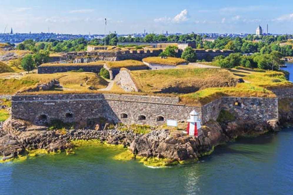 Finnland: Die massive Festungsarchitektur ist auf der Insel Suomenlinna gut erhalten.