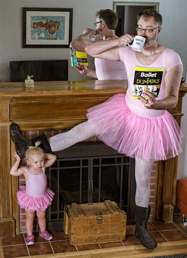 Ballett? Nicht nur was für Traumtänzer! Mit Töchterchens Hilfe klappt es schon mal mit der Beweglichkeit.