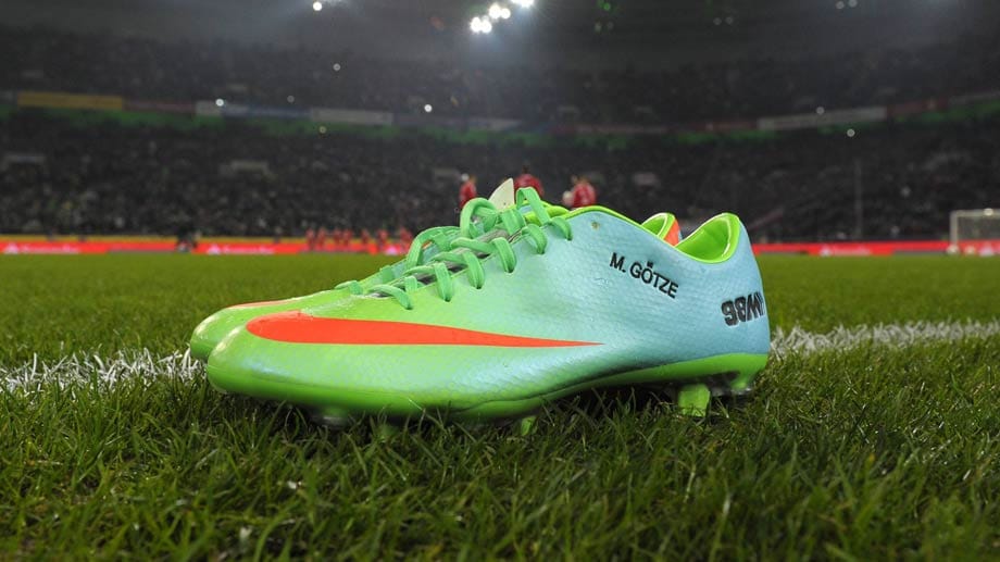 Die Schuhe von Bayern-Star Mario Götze sind zwar nicht so extravagant wie die von einigen Kollegen, aber mindestens genauso bunt.