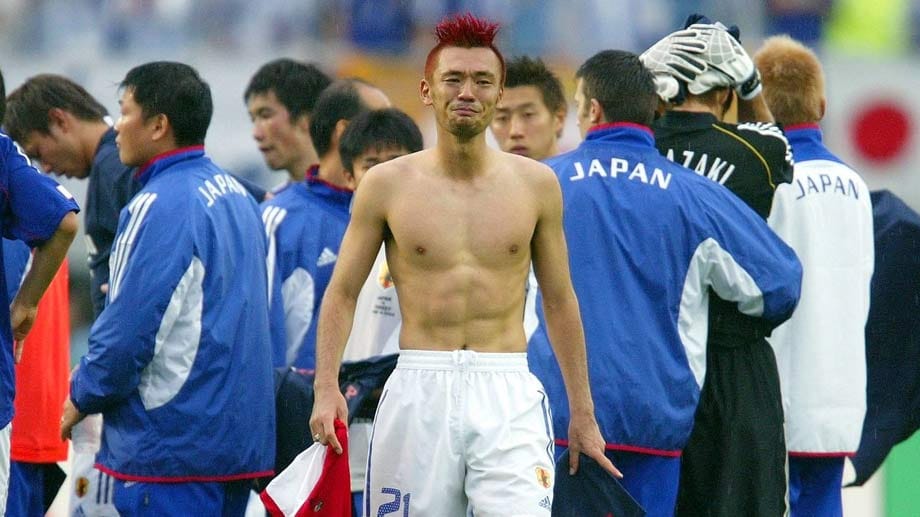 Ein extremer Kontrast: Die Frisur vermittelt den Eindruck von Kampfgeist und Siegeswille. Ein Blick ins Gesicht von Kazuyuki Toda zeigt allerdinngs, dass auch harte Kerle traurig sein dürfen. Kurz zuvor ist er mit der japanischen Nationalmannschaft bei der WM im eigenen Land bereits im Achtelfinale ausgeschieden.