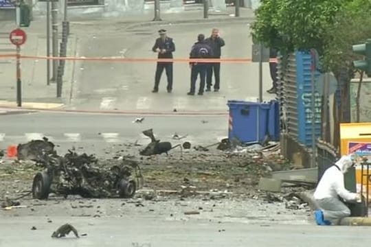 Vor Merkels Besuch: Autobombe explodiert in Athen (Screenshot: Reuters)