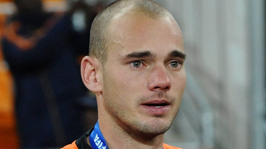 ...Weslej Sneijder ansehen. 2010 scheitern die Niederländer in der Verlängerung des Finales mit 0:1 gegen Spanien.