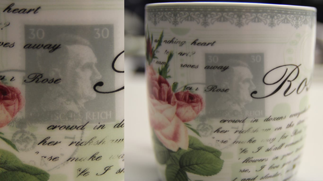 Hinter Rosenblättern versteckt und übersehen: Das Konterfei von Adolf Hitler auf einer Kaffeetasse, die ein Bielefelder Möbelhaus im Sortiment anbietet.