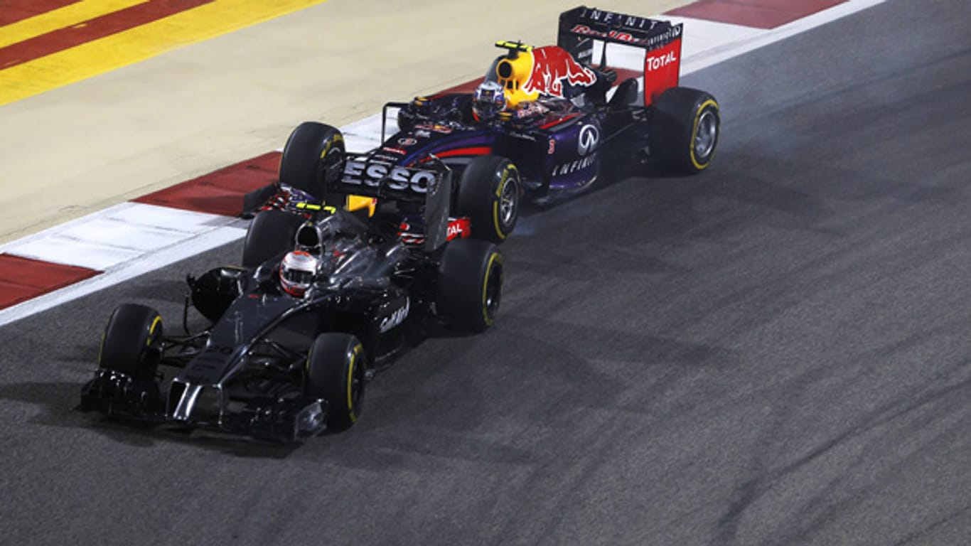 McLaren (li.) und Red Bull beharken sich derzeit nicht nur auf der Strecke.