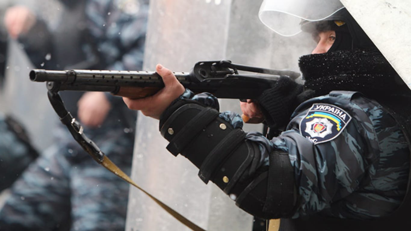 Ende Januar kam es in Kiew zu gewalttätigen Auseinandersetzungen zwischen Demonstrierenden und der Polizei. Dabei starben Dutzende Menschen.