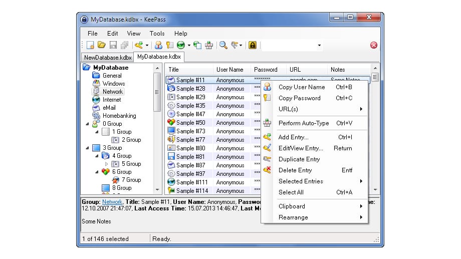 KeePass muss auf dem PC installiert werden und speichert die Passwörter lokal auf der Festplatte.