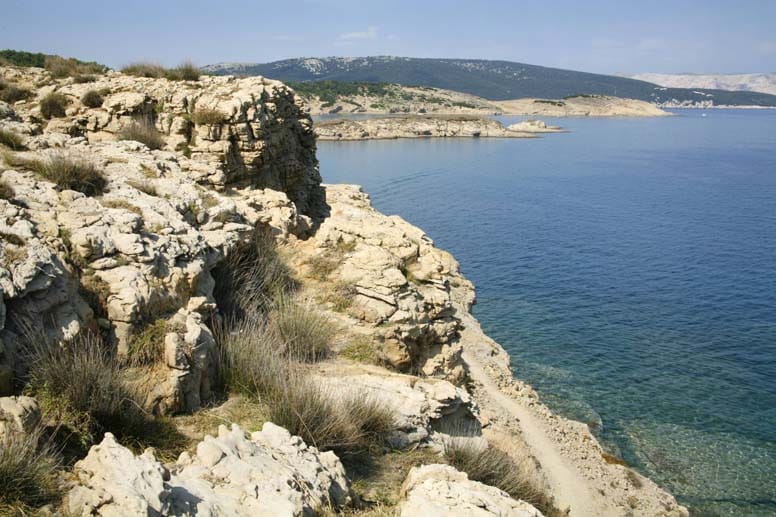 Die karg-schönen, steinigen Küsten sind typisch für die kroatischen Inseln.